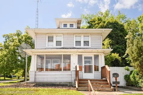 701 Dupont St, Flint, MI 48504