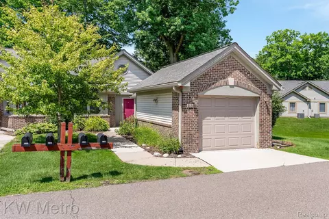 21305 Juniper Crt Ct, Farmington Hills, MI 48336