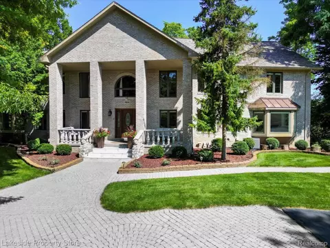 7601 Deerhill Dr, Independence, MI 48346