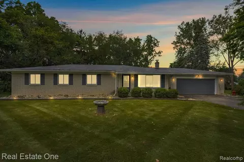 6905 W Church St, Clarkston, MI 48346