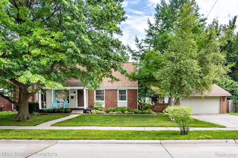 14200 Lincoln St, Oak Park, MI 48237