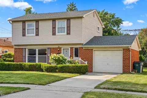14280 Borgman St, Oak Park, MI 48237