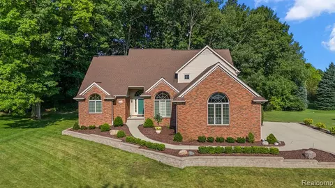 8164 Staghorn Trl, Clarkston, MI 48348