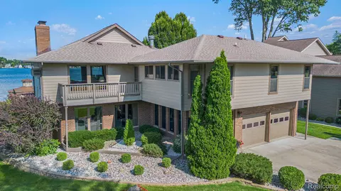 12067 Torrey Rd, Fenton, MI 48430