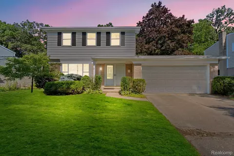 11424 Parkview Dr, Plymouth, MI 48170