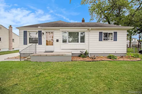 27051 Areada St, Madison Heights, MI 48071