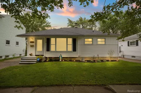 29790 Rosemont St, Roseville, MI 48066