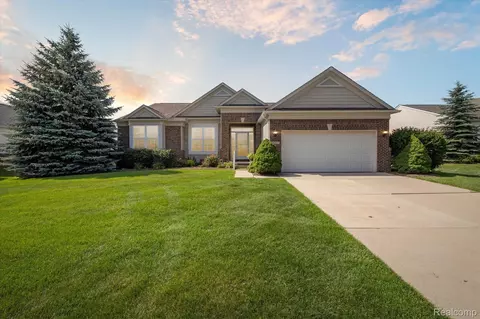 6262 Merion Ln #72, Grand Blanc, MI 48439