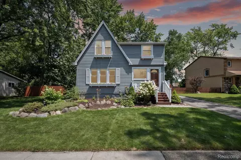 26 Goldner Ave, Waterford, MI 48328