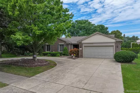20209 Southampton Dr, Livonia, MI 48152