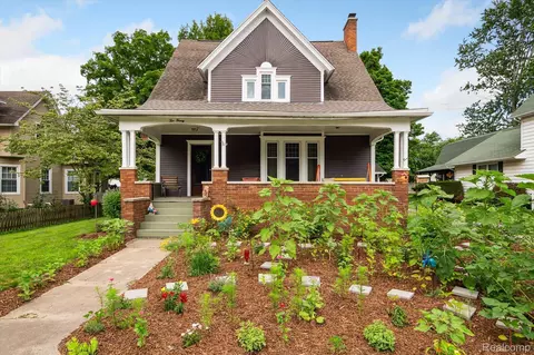 220 S Clinton St, Stockbridge, MI 49285
