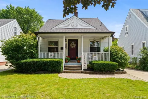 824 N Edison Ave, Royal Oak, MI 48067