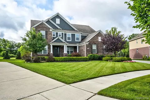 22502 Arcadia Blfs, Lyon, MI 48178