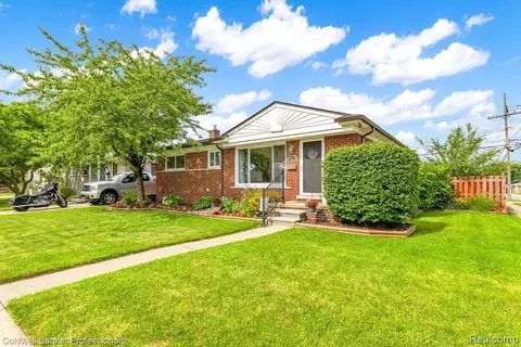 25675 Huron St, Roseville, MI 48066