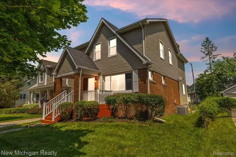 2994 Cumberland Rd, Berkley, MI 48072