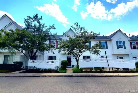 30346 Nantucket Dr, Farmington Hills, MI 48336