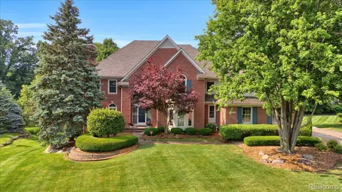 17563 Rolling Woods Cir, Northville, MI 48168