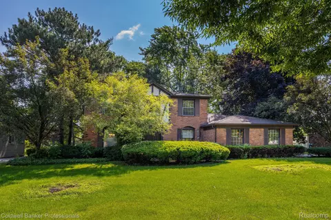 5310 Hertford Dr, Troy, MI 48085