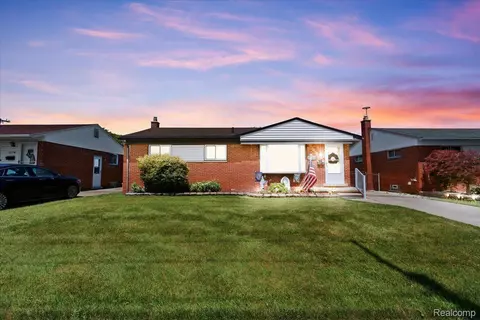 22206 Mary St, Taylor, MI 48180