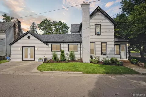 7150 Stone St, Hamburg, MI 48139