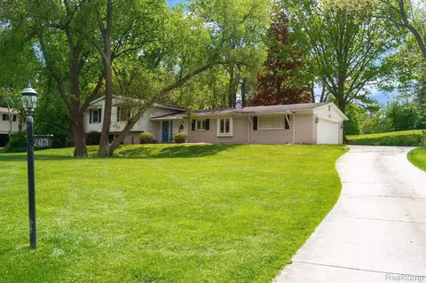 24871 Glen Orchard Dr, Farmington Hills, MI 48336