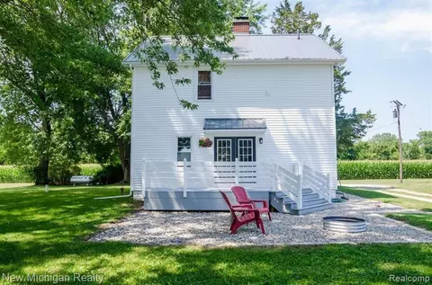 18280 Collins Rd, Dundee, MI 48131