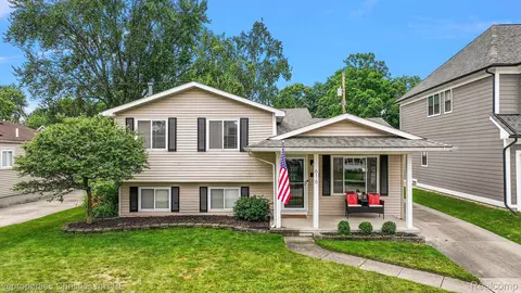 616 Golf Ave, Royal Oak, MI 48073