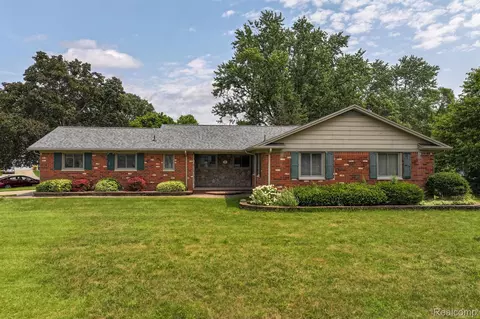 4395 Old Carriage Rd, Flint, MI 48507