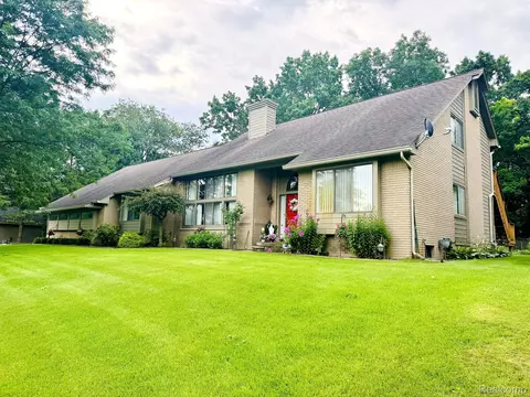 2977 Woodland Dr, Metamora, MI 48455