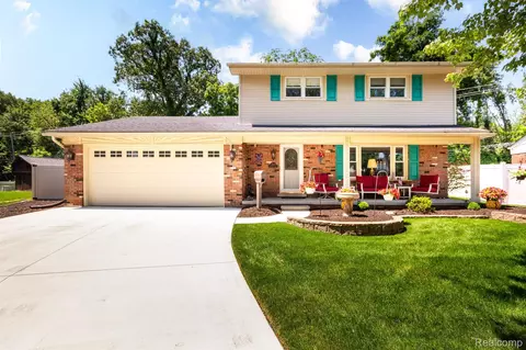 2230 Deborah Crt Ct, Trenton, MI 48183