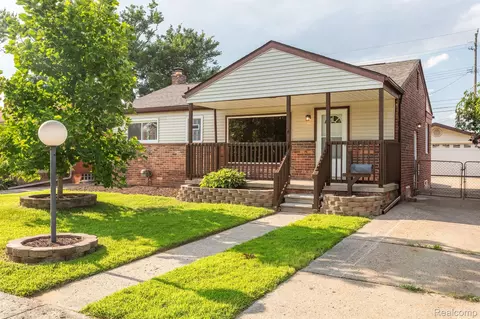 32074 Avondale St, Westland, MI 48186