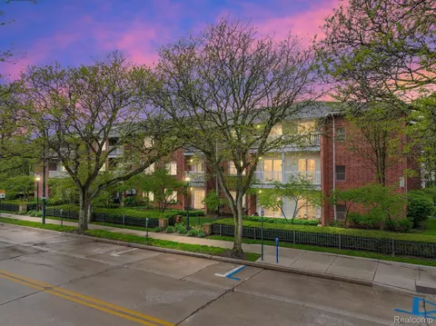 444 Chester St #412, Birmingham, MI 48009