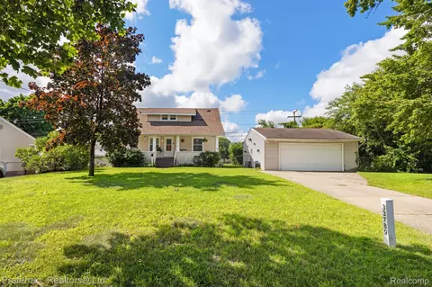 33789 Marquette St, Garden City, MI 48135