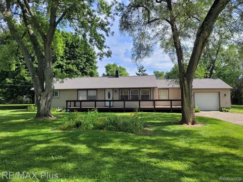 1307 Sharon Dr, Lapeer, MI 48446