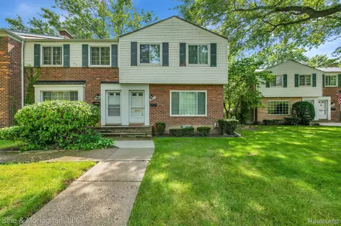 22835 Lakeshore Dr, Saint Clair Shores, MI 48080