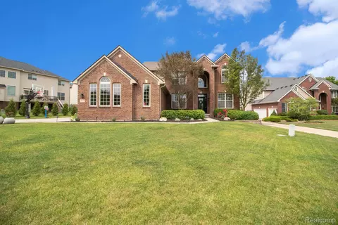 58619 Carriage Ln, South Lyon, MI 48178