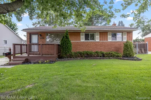 31147 Dawson St, Garden City, MI 48135