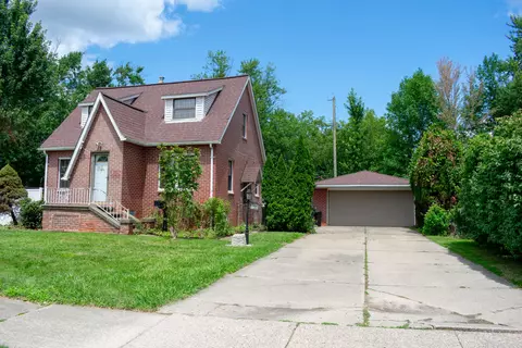 22193 Blackburn St, Saint Clair Shores, MI 48080