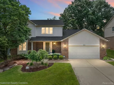 1829 Willowicke Dr, Wixom, MI 48393