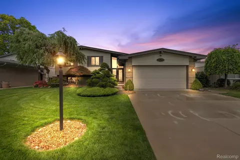26250 Tennant St, Dearborn Heights, MI 48127
