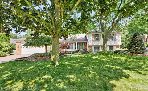 35104 Banbury Rd, Livonia, MI 48152