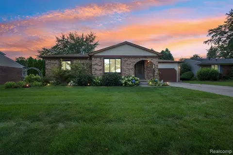 39923 Rita Dr, Clinton Township, MI 48038