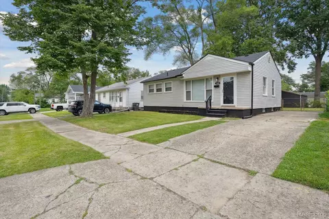1085 Magnolia Dr, Inkster, MI 48141