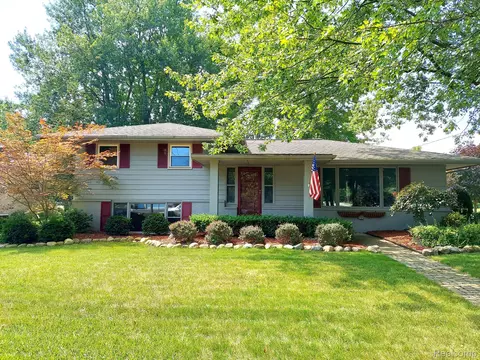 238 Purdy Dr, Alma, MI 48801
