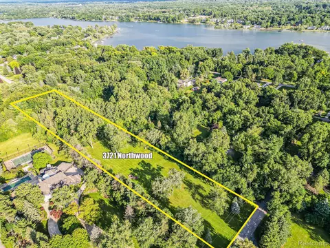 3721 Northwood, West Bloomfield, MI 48324
