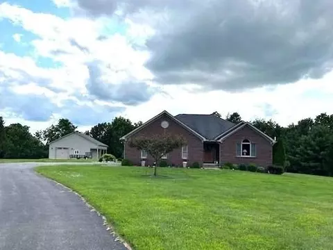 2290 Bridle Trl, Metamora, MI 48455