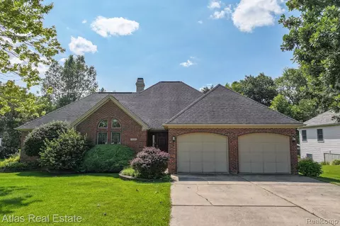 5324 Oakhill Dr, Swartz Creek, MI 48473