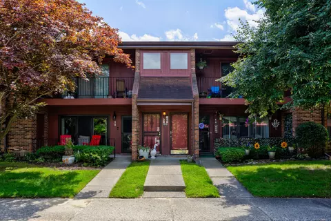 23822 Village House Dr N #4B, Southfield, MI 48033