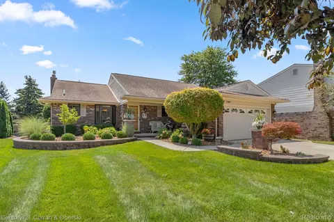 17901 Sprue Crt Ct, Brownstown, MI 48193