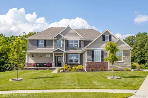 2400 Torrey Pine Crt Ct, Howell, MI 48855